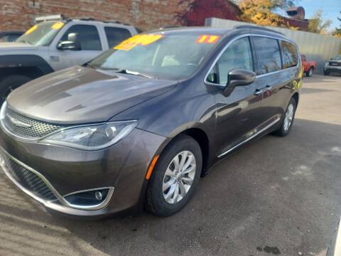 2017 Chrysler Pacifica for sale at Frankies Auto Sales in Detroit MI
