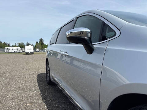 2023 Chrysler Pacifica Plug-In Hybrid Limited