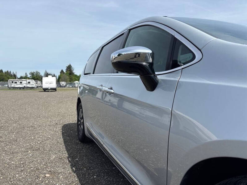 2023 Chrysler Pacifica Plug-In Hybrid Limited