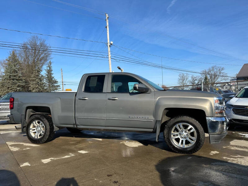 Chevrolet Silverado 1500's photo