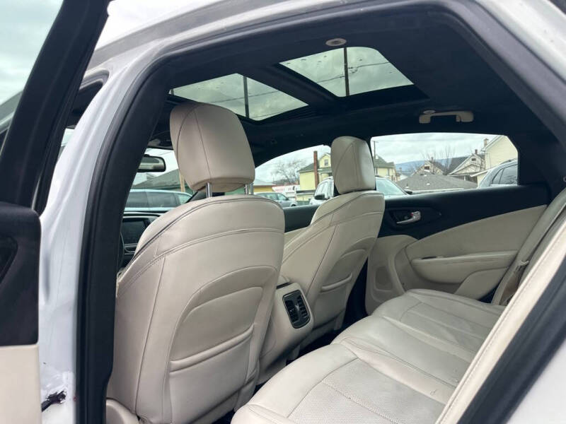 2015 Chrysler 200 C