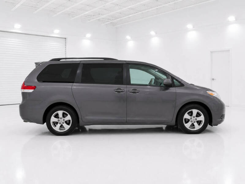 2011 Toyota Sienna LE 8-Passenger