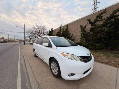 2013 Toyota Sienna XLE 8-Passenger