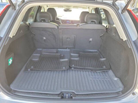 2024 Volvo XC60 B5 Core Dark Theme