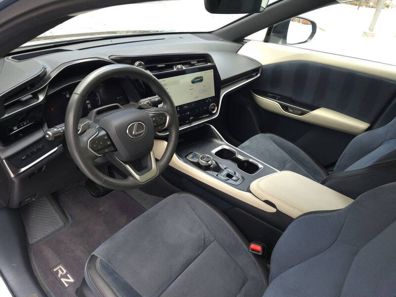 2023 Lexus RZ 450e Luxury