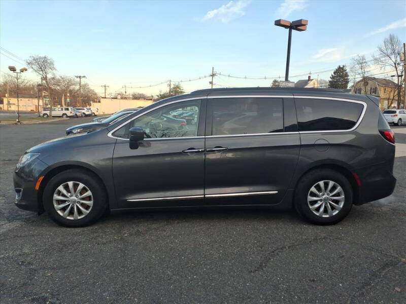 2017 Chrysler Pacifica Touring-L