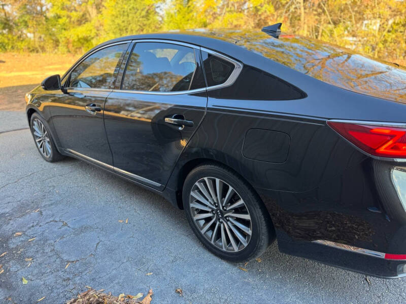 2017 Kia Cadenza Premium photo 2