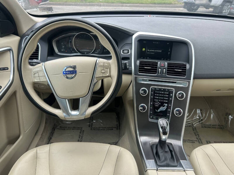 2015 Volvo XC60 T5 Drive-E Premier