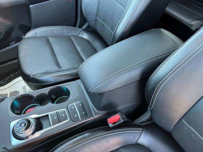 2020 Ford Escape Titanium