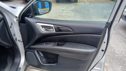 2020 Nissan Pathfinder SV