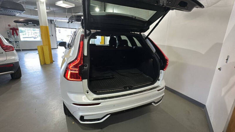 2024 Volvo XC60 B5 Plus Dark Theme