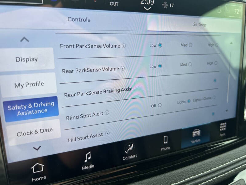 2026 Chrysler Pacifica Select