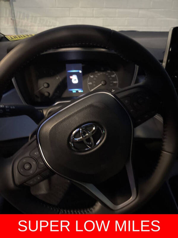 2025 Toyota Corolla Hatchback SE