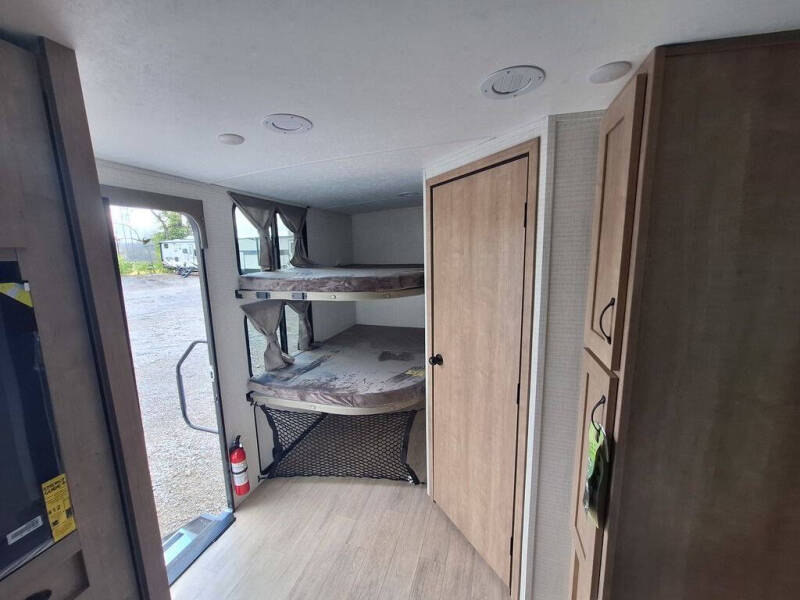 2025 Palomino Solaire Ultra Lite 2430BHS