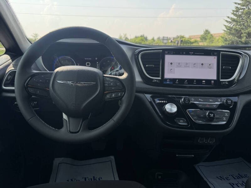 2024 Chrysler Pacifica Touring