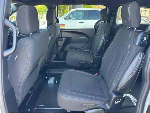 2024 Chrysler Pacifica Touring