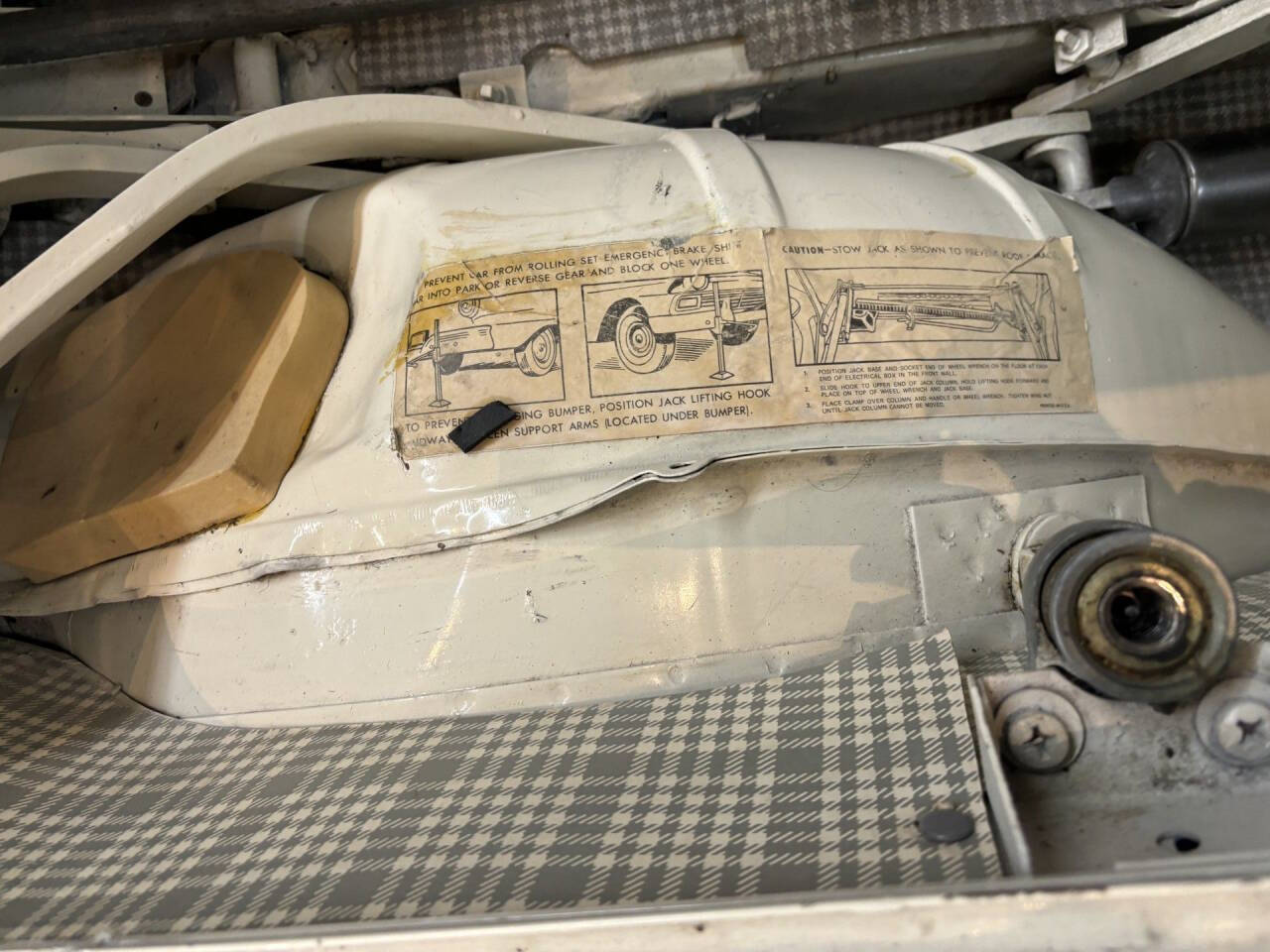 1957 Ford Skyliner 41