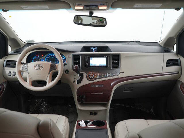 2014 Toyota Sienna XLE 7-Passenger