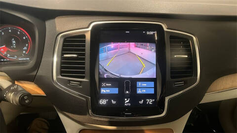 2022 Volvo XC90 T6 Momentum 7-Passenger