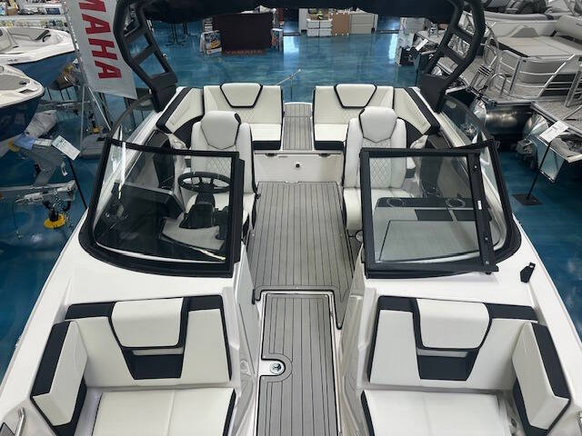 2025 Yamaha 222SE