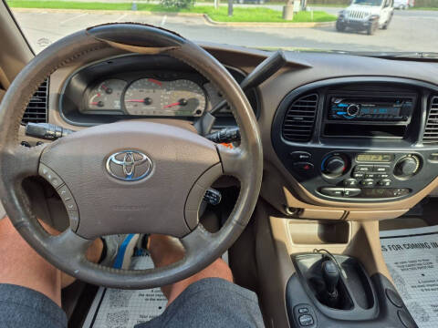 2004 Toyota Sequoia SR5