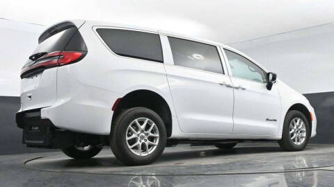 2024 Chrysler Pacifica Touring