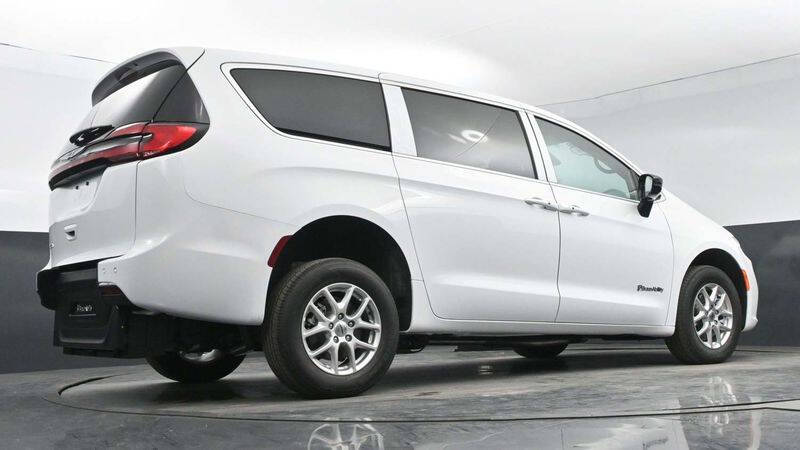 2024 Chrysler Pacifica Touring