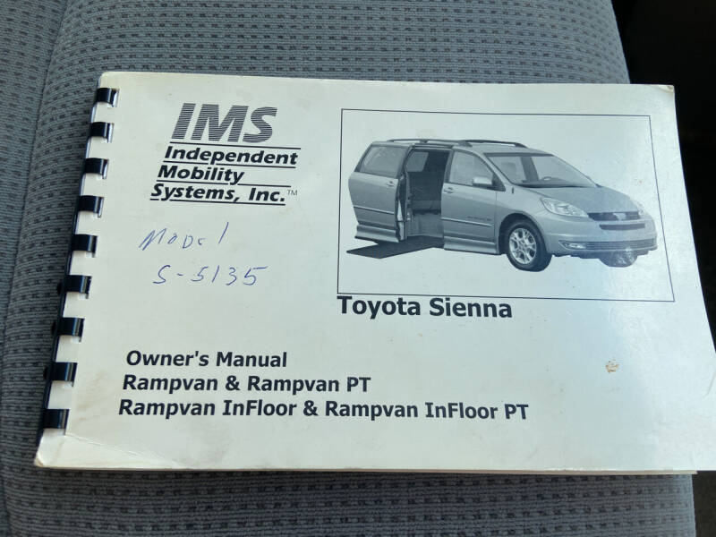2005 Toyota Sienna LE 7 Passenger