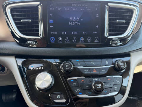 2017 Chrysler Pacifica Touring-L
