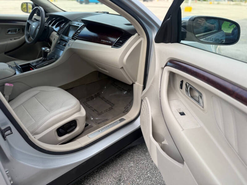 2010 Ford Taurus Limited