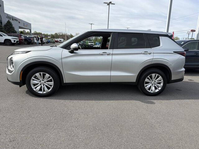 2025 Mitsubishi Outlander ES