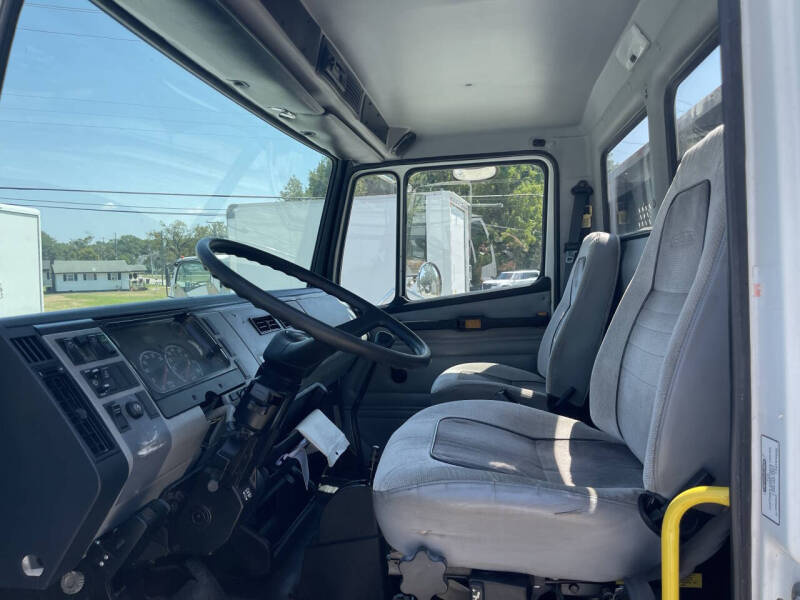 2001 Freightliner FL60