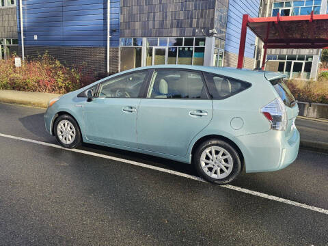 2013 Toyota Prius v Two