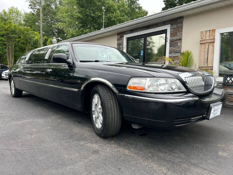 2008 Lincoln Town Car for sale at SELECT MOTOR CARS INC in Gainesville GA