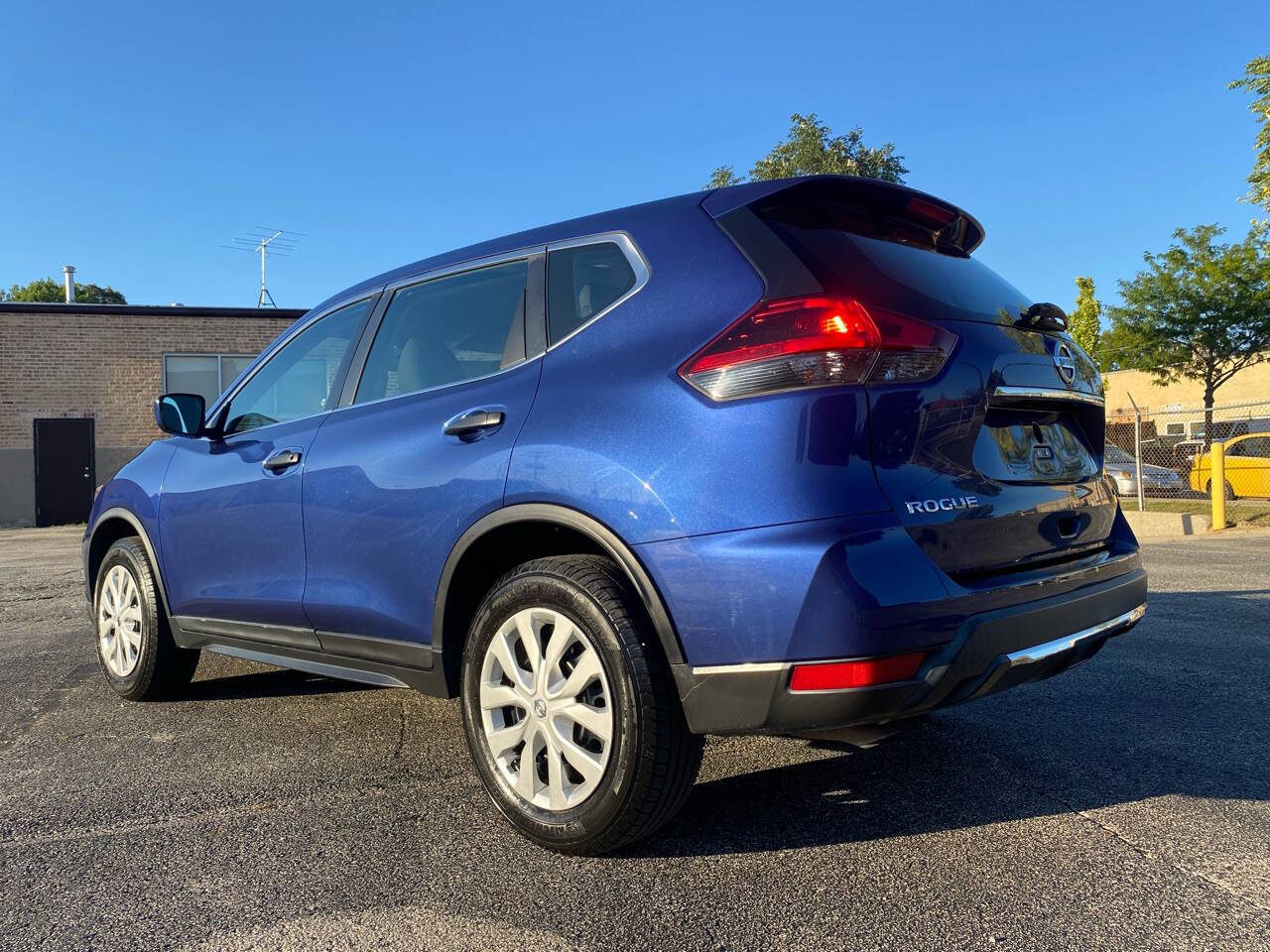 2018 Nissan Rogue for sale at Ideal Cars LLC in Skokie, IL