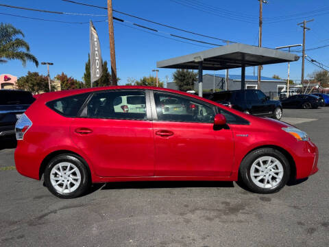 2014 Toyota Prius v Five