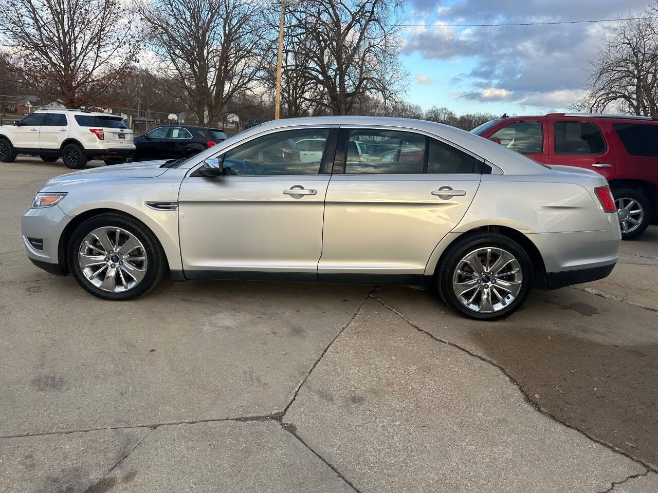 2011 Ford Taurus for sale at Auto Connection in Waterloo, IA