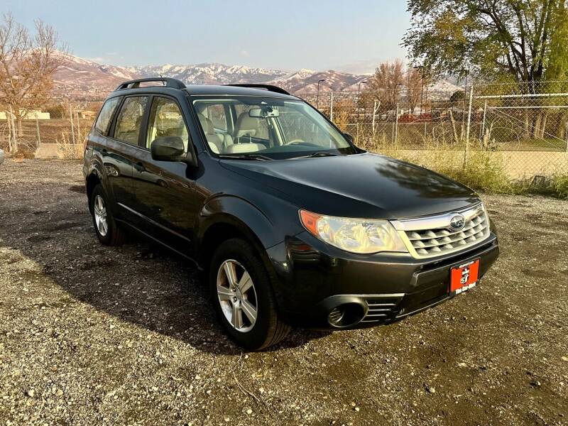 2013 Subaru Forester for sale at The Car-Mart in Bountiful UT