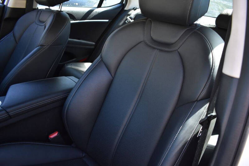 2025 Genesis G70