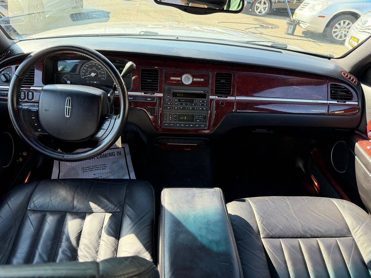 2005 Lincoln Town Car 13