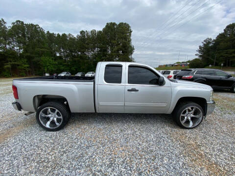 2006 Chevrolet Silverado 2500HD for sale at Good Wheels Auto Sales, Inc in Cornelia GA
