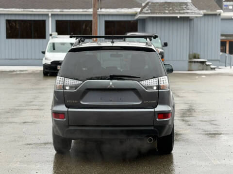 2011 Mitsubishi Outlander ES