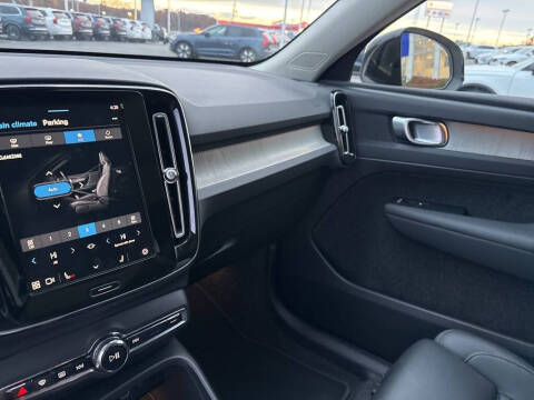 2025 Volvo XC40 B5 Plus Dark Theme