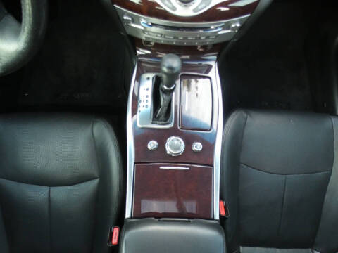 2017 Infiniti Q70 3.7