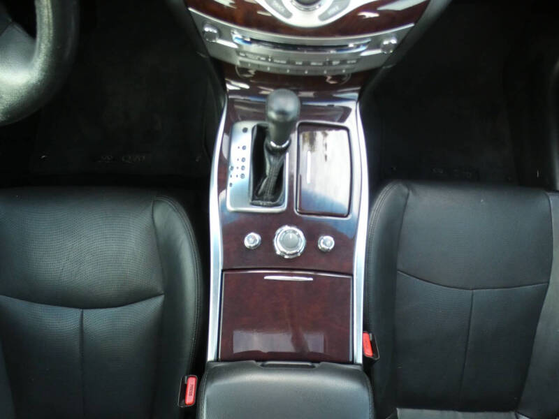 2017 Infiniti Q70 3.7