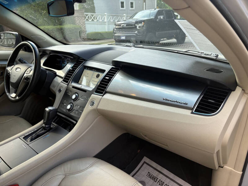 2016 Ford Taurus SEL