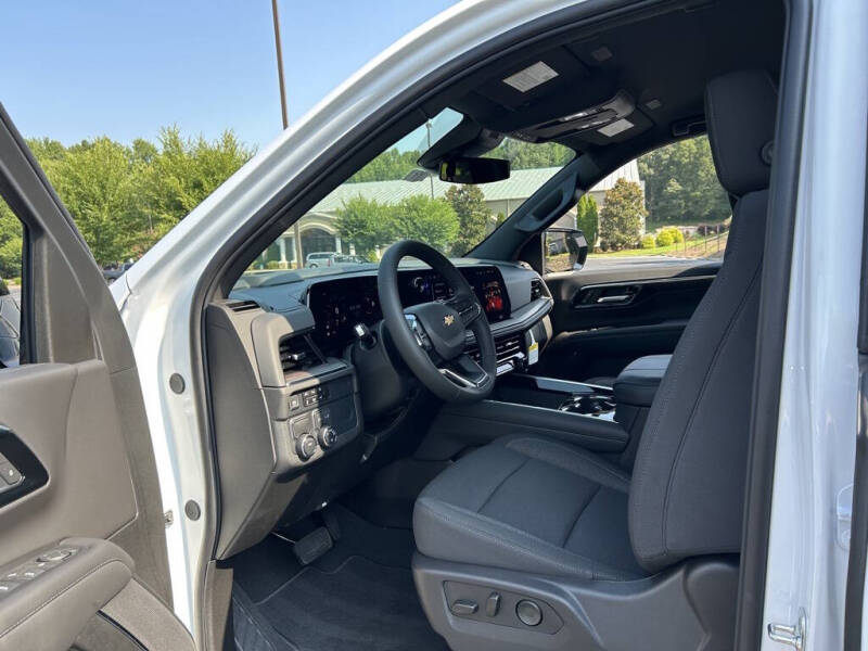 2025 Chevrolet Suburban LS