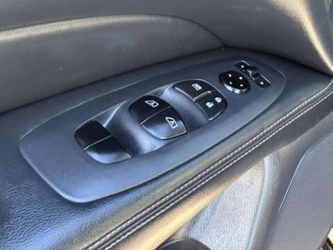 2017 Nissan Pathfinder SL