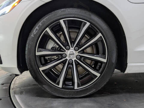 2023 Volvo S60 Recharge T8 Core Dark Theme