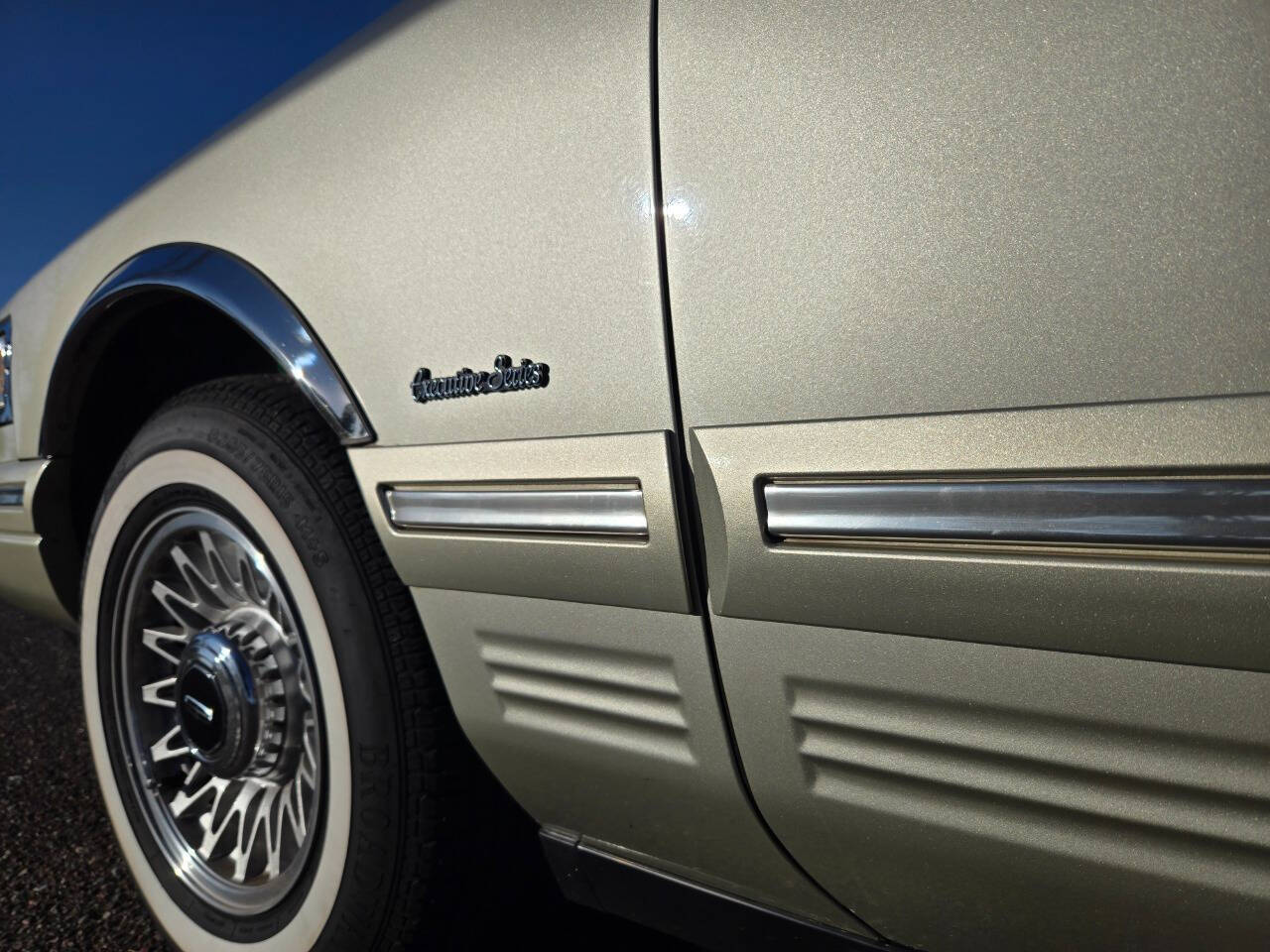 1997 Lincoln Town Car 27